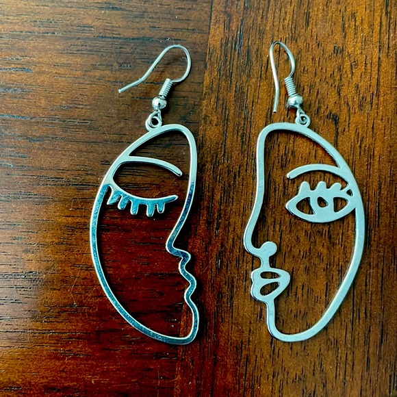 Jewelry - Two Faces dangle earrings